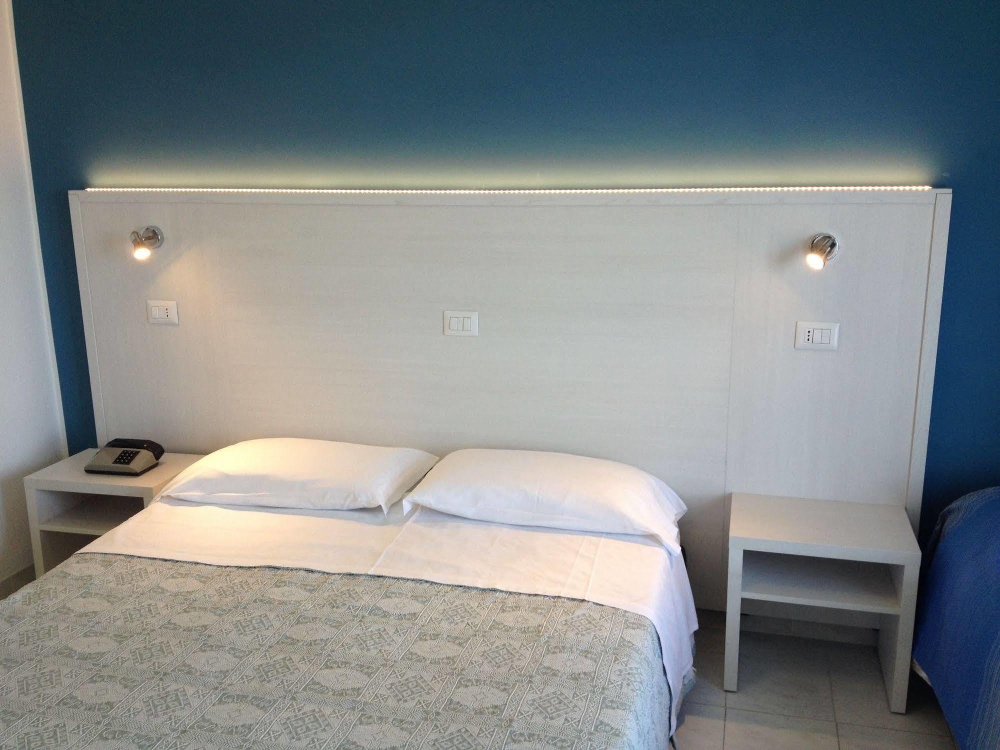 Hotel Strand Marina Di Montenero Extérieur photo