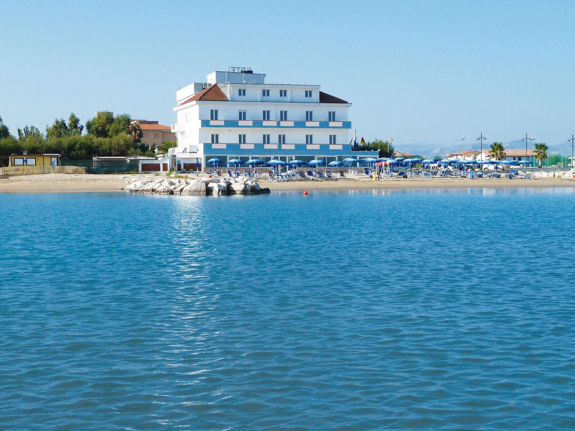 Hotel Strand Marina Di Montenero Extérieur photo