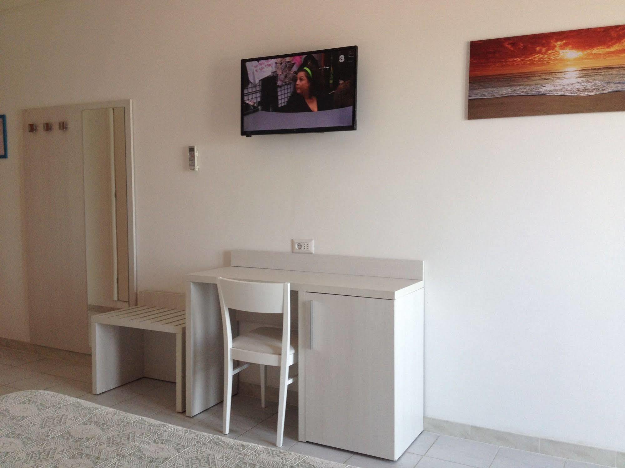 Hotel Strand Marina Di Montenero Extérieur photo