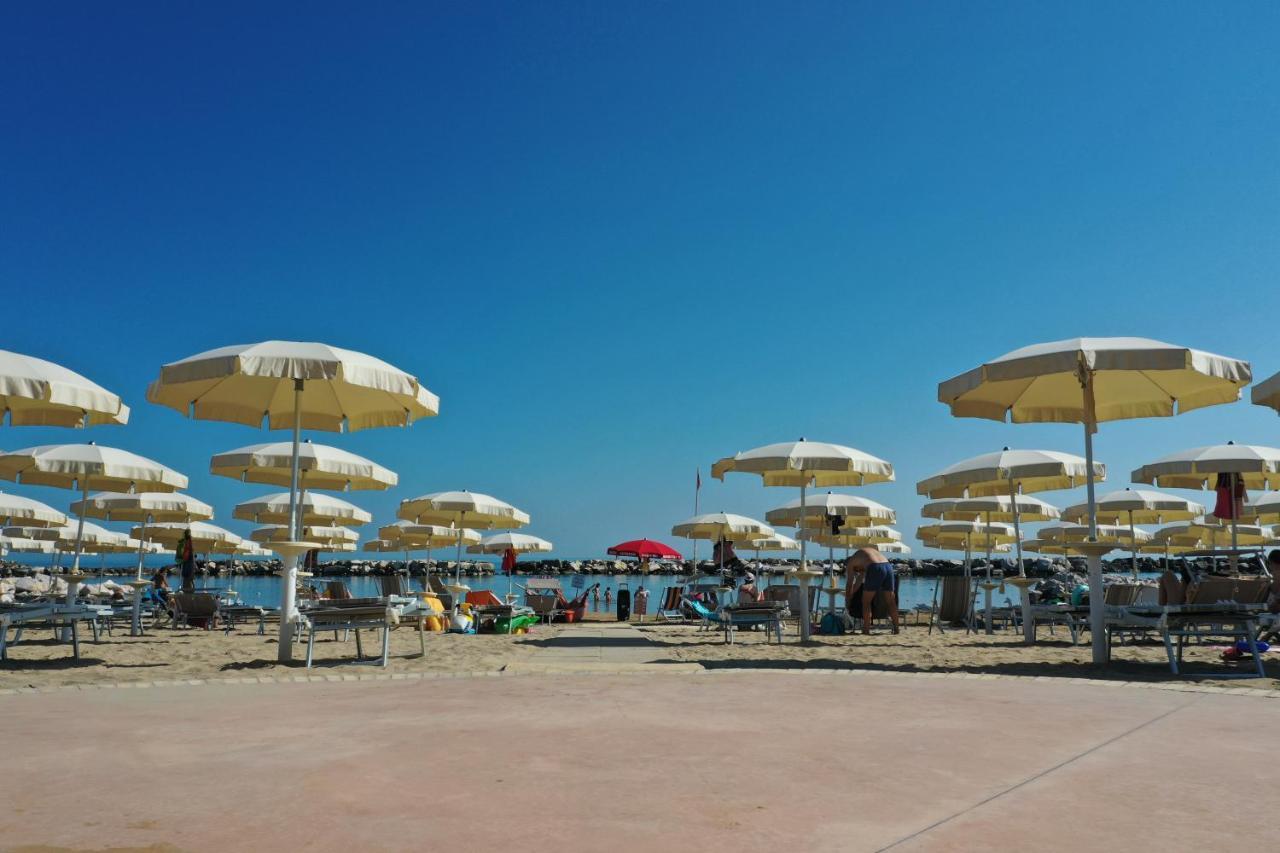 Hotel Strand Marina Di Montenero Extérieur photo